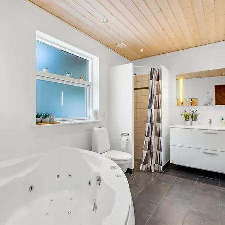 Ahto - 600m To The Fjord By Interhome Højslev